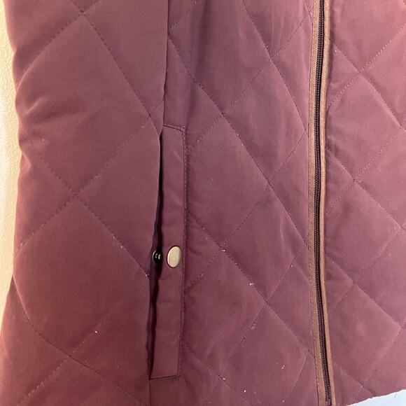G.H. Bass & Co. Women’s Quilted Puffer Burgundy Vest, Size Large, Zip Outerwear - Picture 4 of 9